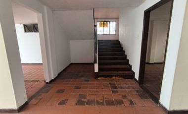 SE ARRIENDA CASA COMERCIAL EN CABECERA