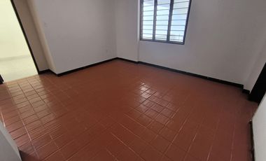 SE ARRIENDA CASA COMERCIAL EN CABECERA