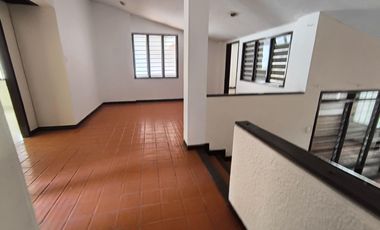 SE ARRIENDA CASA COMERCIAL EN CABECERA