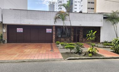 SE ARRIENDA CASA COMERCIAL EN CABECERA