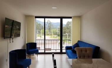 En Renta Departamento Amoblado de 3 Dormitorios  – Av. Primero de Mayo