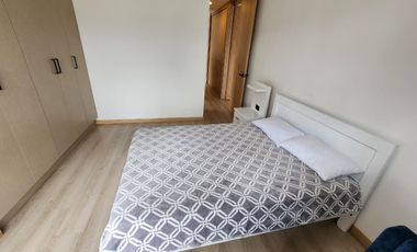 En Renta Departamento Amoblado de 3 Dormitorios  – Av. Primero de Mayo