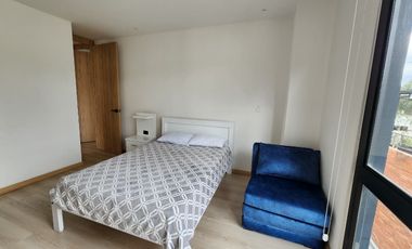 En Renta Departamento Amoblado de 3 Dormitorios  – Av. Primero de Mayo