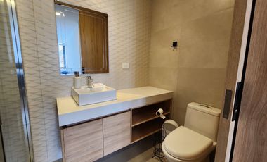 En Renta Departamento Amoblado de 3 Dormitorios  – Av. Primero de Mayo