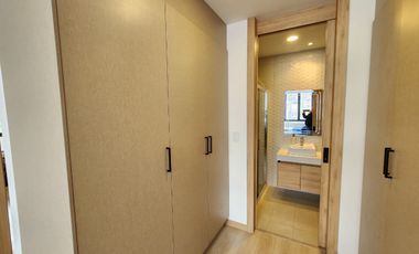 En Renta Departamento Amoblado de 3 Dormitorios  – Av. Primero de Mayo