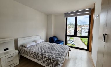 En Renta Departamento Amoblado de 3 Dormitorios  – Av. Primero de Mayo