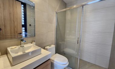 En Renta Departamento Amoblado de 3 Dormitorios  – Av. Primero de Mayo