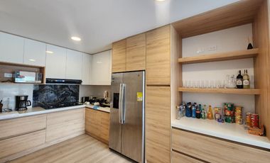 En Renta Departamento Amoblado de 3 Dormitorios  – Av. Primero de Mayo