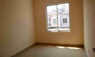 Rumah 2 Lantai di Green Lake City – Cluster Amerika Latin