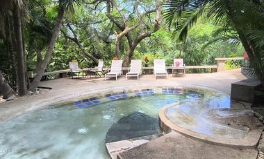 Hotel -casa en venta en  fraccionamiento club de golf Santa Fe, Morelos- 7 recamaras, 13 baños completos