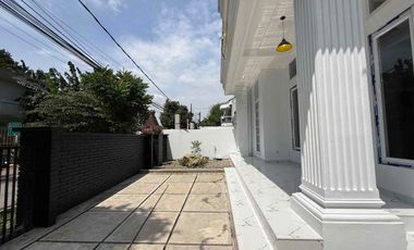 Rumah Modern Style 2 Lantai Double 2 Facad Termewah Murah di Cinere