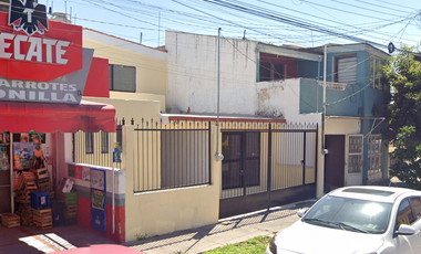 La tranquilidad de una gran decisión comienza aquí!! Venta de linda casa en recuperación bancaria entrega de 3 a 6 meses, Arboledas, Zapopan, Jal.