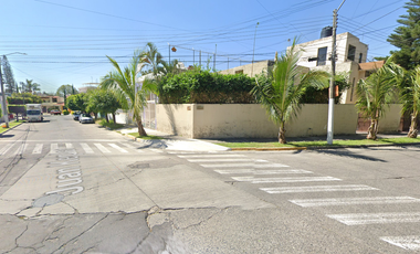 La tranquilidad de una gran decisión comienza aquí!! Venta de linda casa en recuperación bancaria entrega de 3 a 6 meses, Arboledas, Zapopan, Jal.