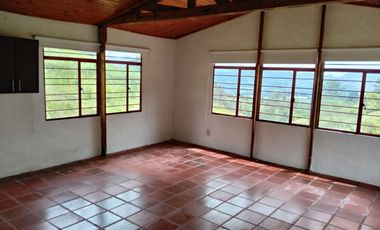 SE ARRIENDA HERMOSA CASA ESTILO LOFT ENTRADA POR YERBABUENA