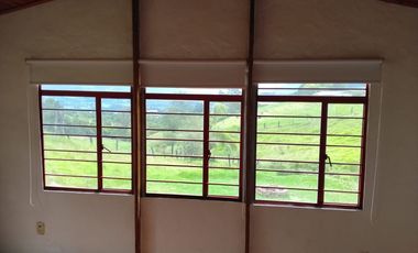 SE ARRIENDA HERMOSA CASA ESTILO LOFT ENTRADA POR YERBABUENA