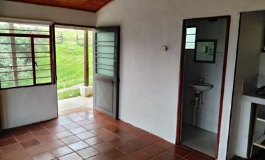 SE ARRIENDA HERMOSA CASA ESTILO LOFT ENTRADA POR YERBABUENA