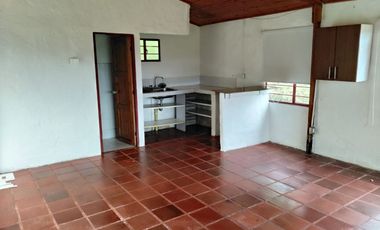 SE ARRIENDA HERMOSA CASA ESTILO LOFT ENTRADA POR YERBABUENA