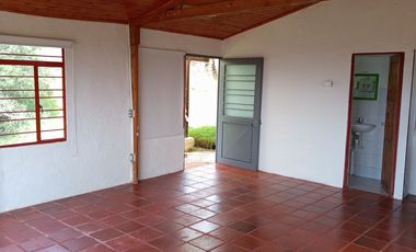 SE ARRIENDA HERMOSA CASA ESTILO LOFT ENTRADA POR YERBABUENA