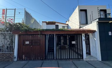 ¡Casa en Venta! 🏠 📍 A una calle de la glorieta de tránsito