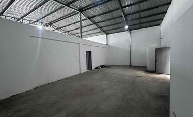 Se vende Galpón en la Bahía Eloy Alfaro entre Gomez Rendón y Brasil