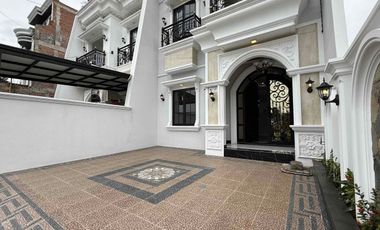Rumah Mewah 3 Lantai + Rooftop di Jagakarsa, Jakarta Selatan Termurah