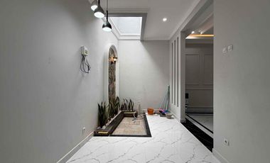 Rumah Mewah 3 Lantai + Rooftop di Jagakarsa, Jakarta Selatan Termurah