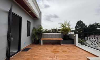 Rumah Mewah 3 Lantai + Rooftop di Jagakarsa, Jakarta Selatan Termurah