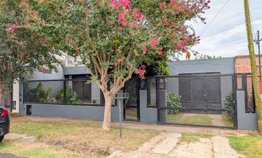 CASA | 4 AMBIENTES | PILETA | RECICLADA | COCHERA CUBIERTA | FISHERTON