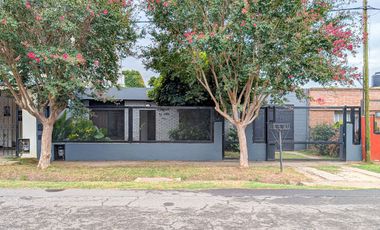 CASA | 4 AMBIENTES | PILETA | RECICLADA | COCHERA CUBIERTA | FISHERTON