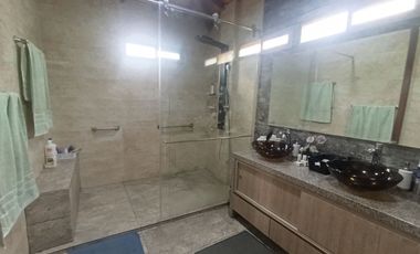 SE VENDE HERMOSA CASA CAMPESTRE AMOBLADA