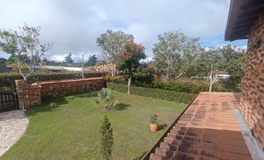 SE VENDE HERMOSA CASA CAMPESTRE AMOBLADA