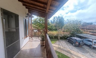 SE VENDE HERMOSA CASA CAMPESTRE AMOBLADA