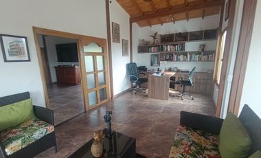 SE VENDE HERMOSA CASA CAMPESTRE AMOBLADA