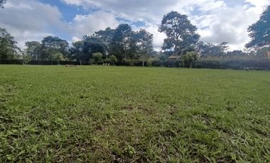 SE VENDE HERMOSA CASA CAMPESTRE AMOBLADA