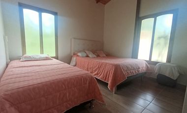 SE VENDE HERMOSA CASA CAMPESTRE AMOBLADA