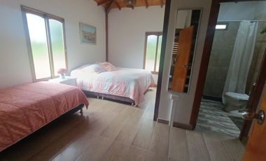 SE VENDE HERMOSA CASA CAMPESTRE AMOBLADA