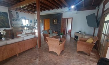 SE VENDE HERMOSA CASA CAMPESTRE AMOBLADA