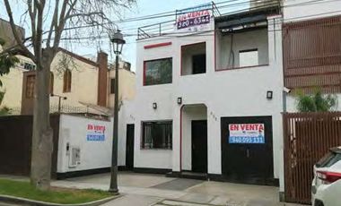 En Venta Casa de 2 Pisos Ubicada Cerca Al Bosque El Olivar - San Isidro