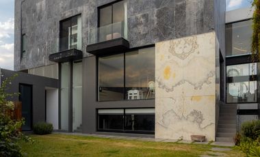Espectacular Casa en renta con alberca en fraccionamiento Zona Angelópolis