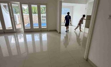 townhouse. jkt selatan. hrg. super terjangkau. cilandak. timur. turun. harga. jual.  cpt.  6,8m.  jadi.  4,9.     lingkungan. asri.  tenang. one. gate. termurah. jkt. selatan