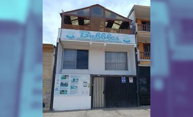 EN VENTA CASA 3D 2B CON AMPLIA TERRAZA Y LOCAL IQUIQUE