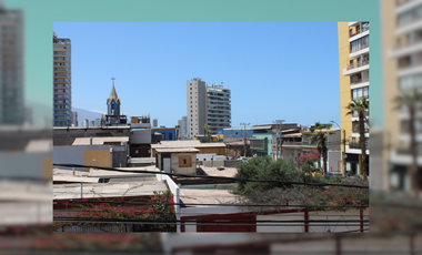 EN VENTA CASA 3D 2B CON AMPLIA TERRAZA Y LOCAL IQUIQUE