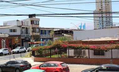 EN VENTA CASA 3D 2B CON AMPLIA TERRAZA Y LOCAL IQUIQUE