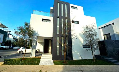 Casa en venta Valle Imperial Coto Almendros 4rec, esquina y acabados de lujo