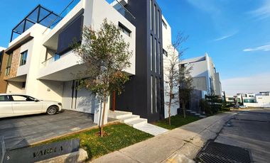 Casa en venta Valle Imperial Coto Almendros 4rec, esquina y acabados de lujo