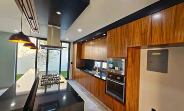 Casa en venta Valle Imperial Coto Almendros 4rec, esquina y acabados de lujo