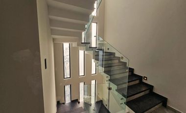Casa en venta Valle Imperial Coto Almendros 4rec, esquina y acabados de lujo