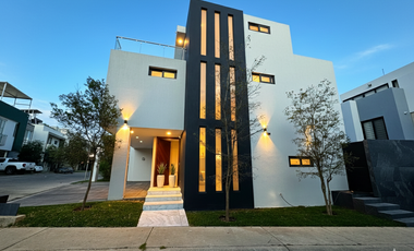 Casa en venta Valle Imperial Coto Almendros 4rec, esquina y acabados de lujo