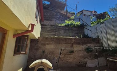 CASA CON GRAN TERRENO Y EXCELENTE CONECTIVIDAD - AVDA. ALEMANIA