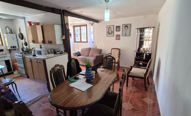 CASA CON GRAN TERRENO Y EXCELENTE CONECTIVIDAD - AVDA. ALEMANIA